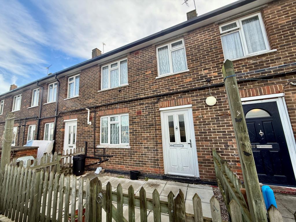 Lot: 151 - LARGE FLAT FOR INVESTMENT - Rear view of flat